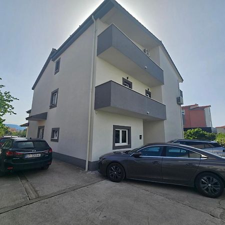 Apartmani Dianna Каштела Экстерьер фото