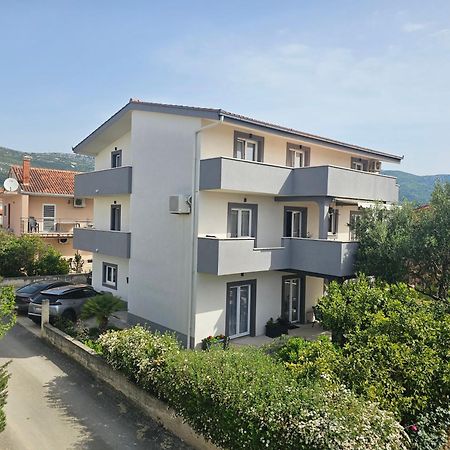 Apartmani Dianna Каштела Экстерьер фото